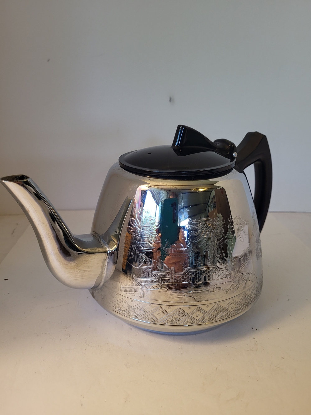 1950s Swan Brand Willow-Ware Teapot with Bakelite Handle and Lid 6 Cup